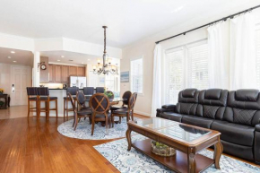 W440 - Classy Condo With Private Balcony at Reunion